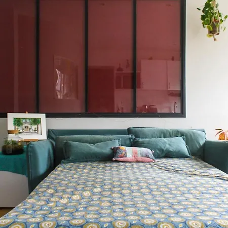 Apt With Balcony Near Pere Lachaise *