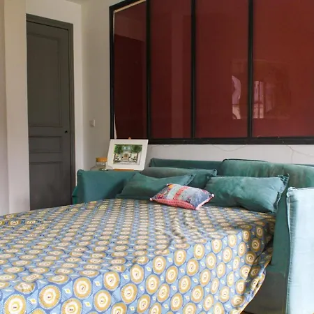 Apt With Balcony Near Pere Lachaise